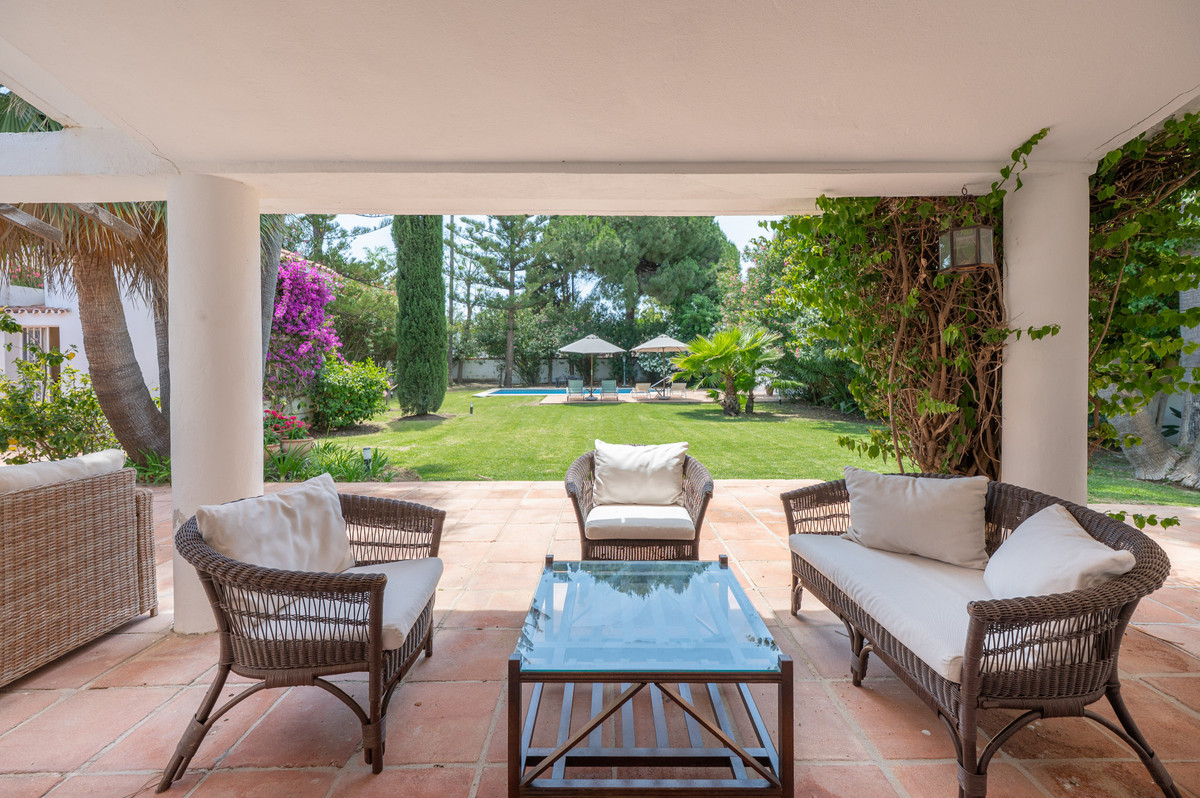 Se vende Villa - Chalet de 5 dormitorios en Costa Del Sol, Málaga, España