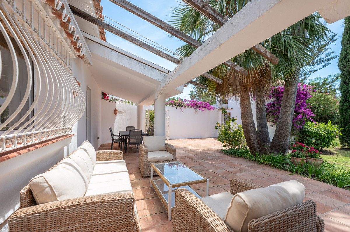 Se vende Villa - Chalet de 5 dormitorios en Costa Del Sol, Málaga, España