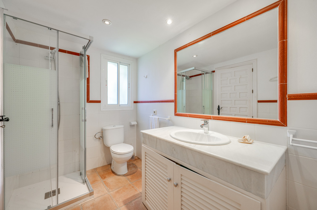 Se vende Villa - Chalet de 5 dormitorios en Costa Del Sol, Málaga, España