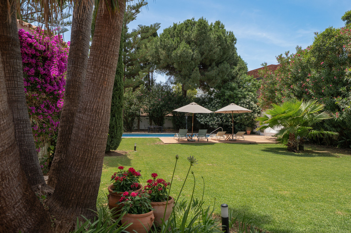 Se vende Villa - Chalet de 5 dormitorios en Costa Del Sol, Málaga, España