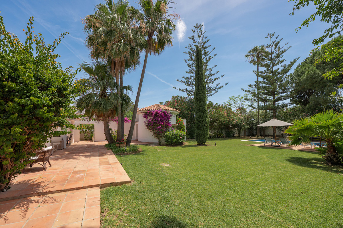 Se vende Villa - Chalet de 5 dormitorios en Costa Del Sol, Málaga, España