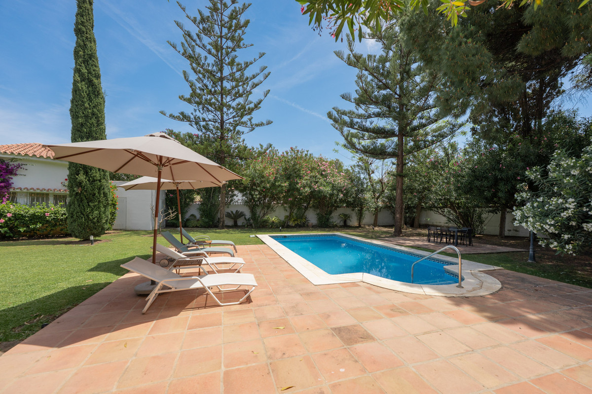 Se vende Villa - Chalet de 5 dormitorios en Costa Del Sol, Málaga, España