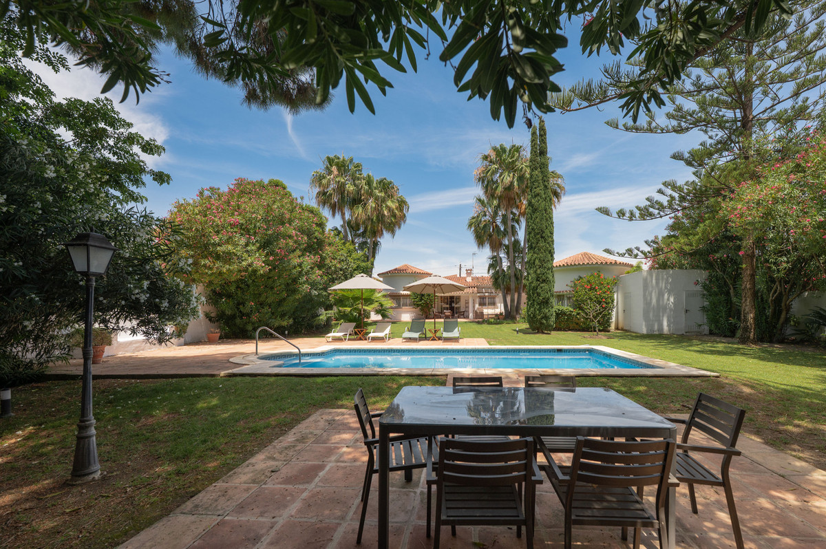 Se vende Villa - Chalet de 5 dormitorios en Costa Del Sol, Málaga, España