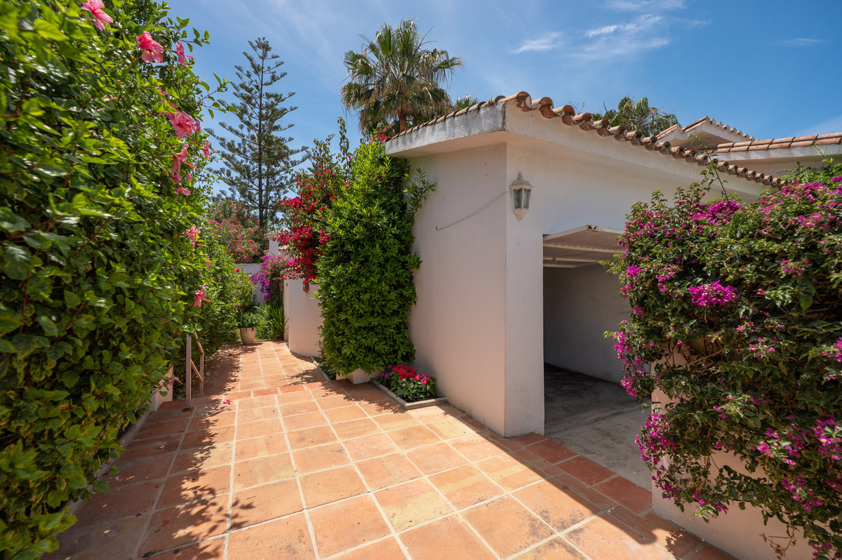 Se vende Villa - Chalet de 5 dormitorios en Costa Del Sol, Málaga, España