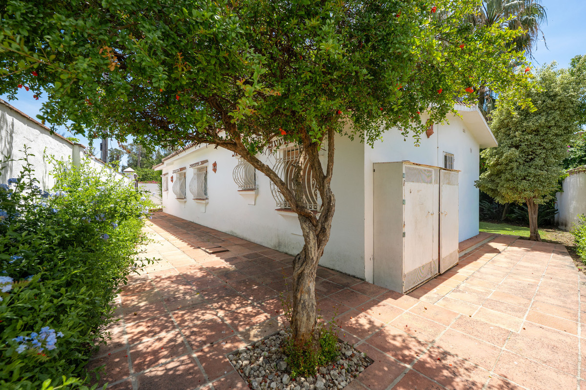Se vende Villa - Chalet de 5 dormitorios en Costa Del Sol, Málaga, España