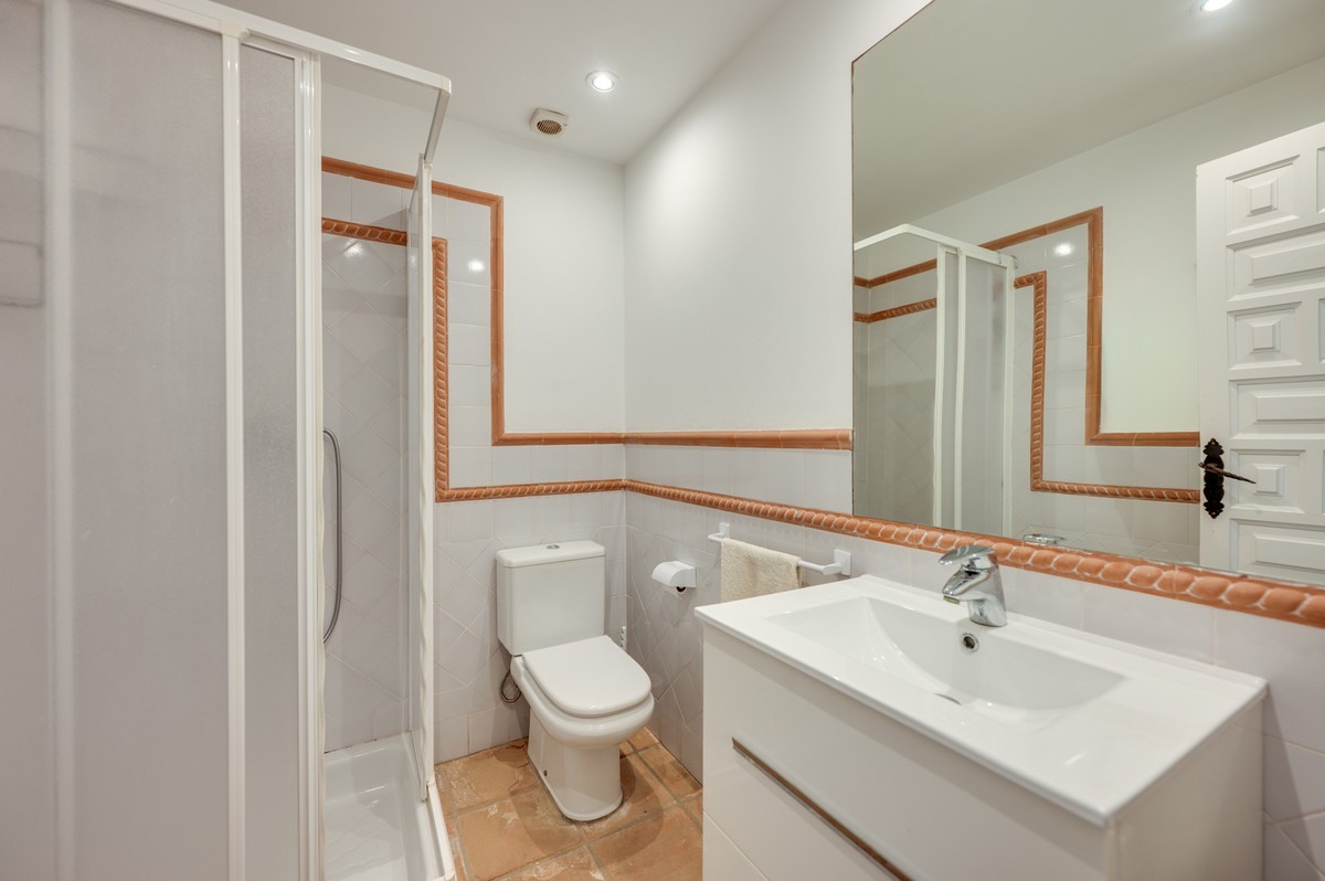 Se vende Villa - Chalet de 5 dormitorios en Costa Del Sol, Málaga, España
