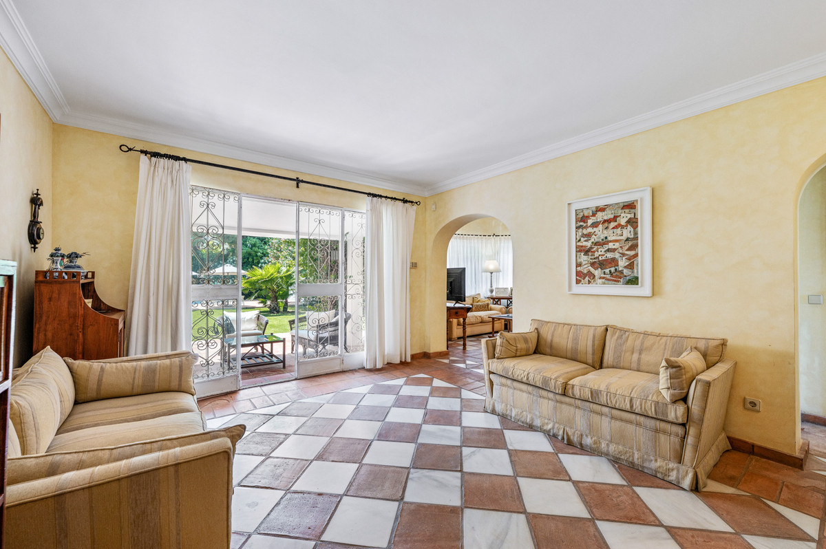 Se vende Villa - Chalet de 5 dormitorios en Costa Del Sol, Málaga, España