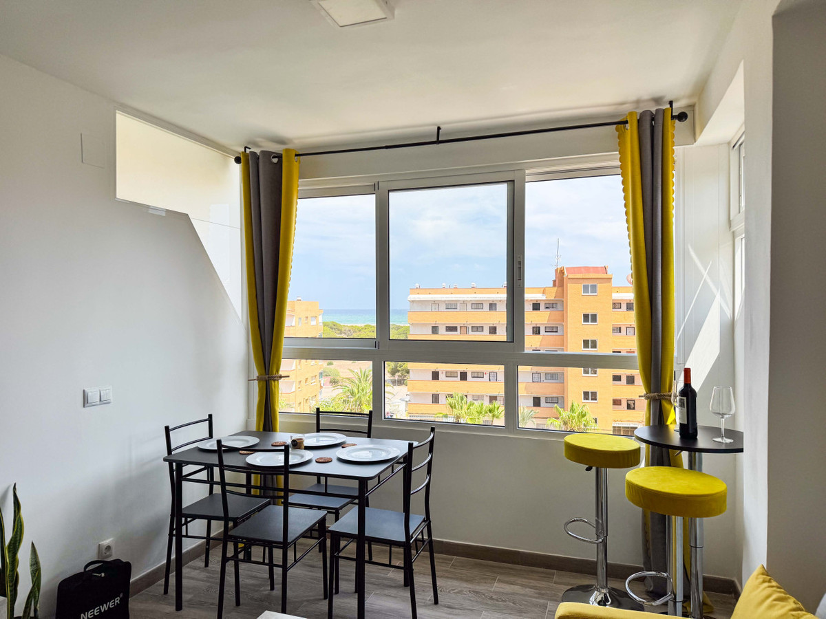 Se vende Apartamento Planta Media de 2 dormitorios en Costa Blanca, Alicante, España