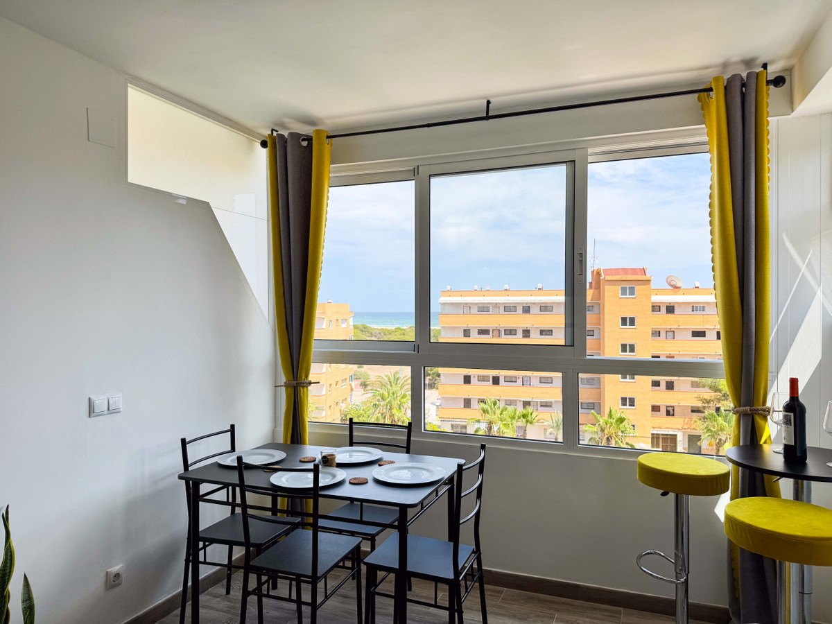 Se vende Apartamento Planta Media de 2 dormitorios en Costa Blanca, Alicante, España