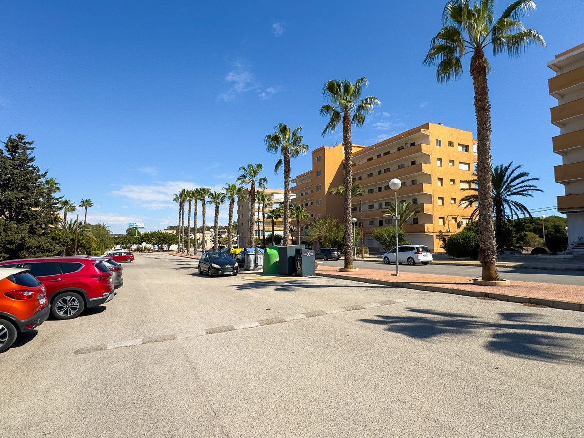 Se vende Apartamento Planta Media de 2 dormitorios en Costa Blanca, Alicante, España