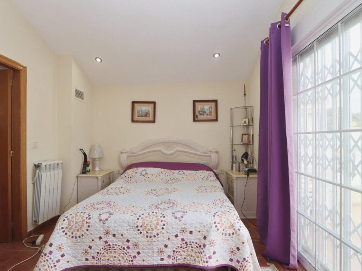 Se vende Villa - Chalet de 4 dormitorios en Costa Blanca, Alicante, España