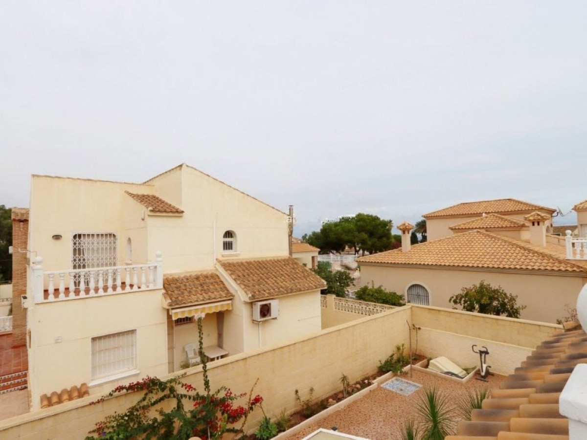 Se vende Villa - Chalet de 4 dormitorios en Costa Blanca, Alicante, España