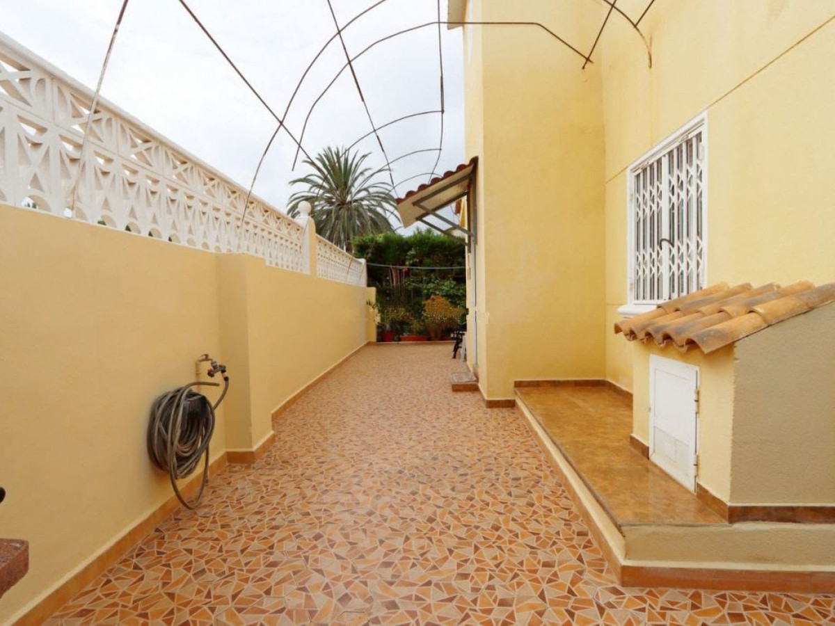 Se vende Villa - Chalet de 4 dormitorios en Costa Blanca, Alicante, España