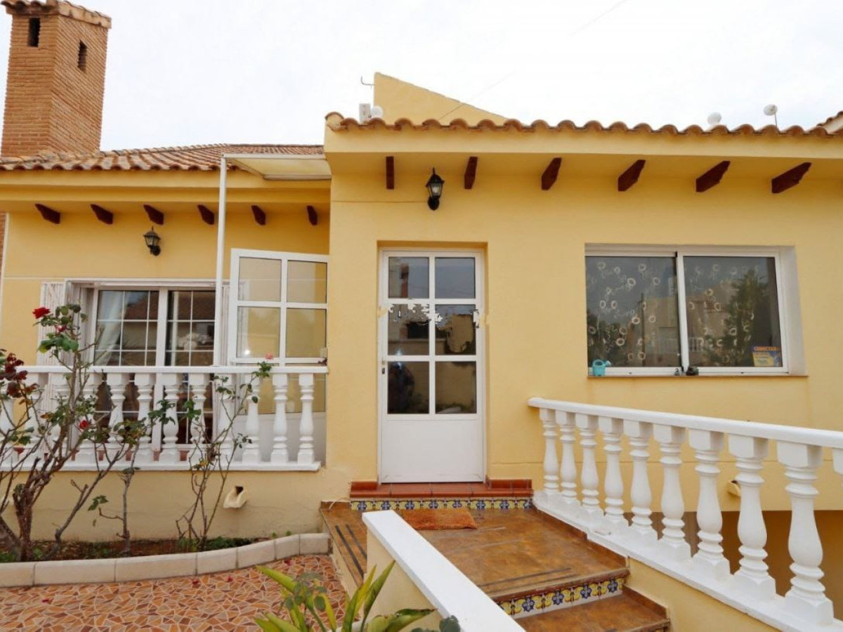 Se vende Villa - Chalet de 4 dormitorios en Costa Blanca, Alicante, España