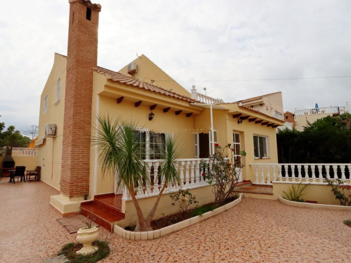 Se vende Villa - Chalet de 4 dormitorios en Costa Blanca, Alicante, España