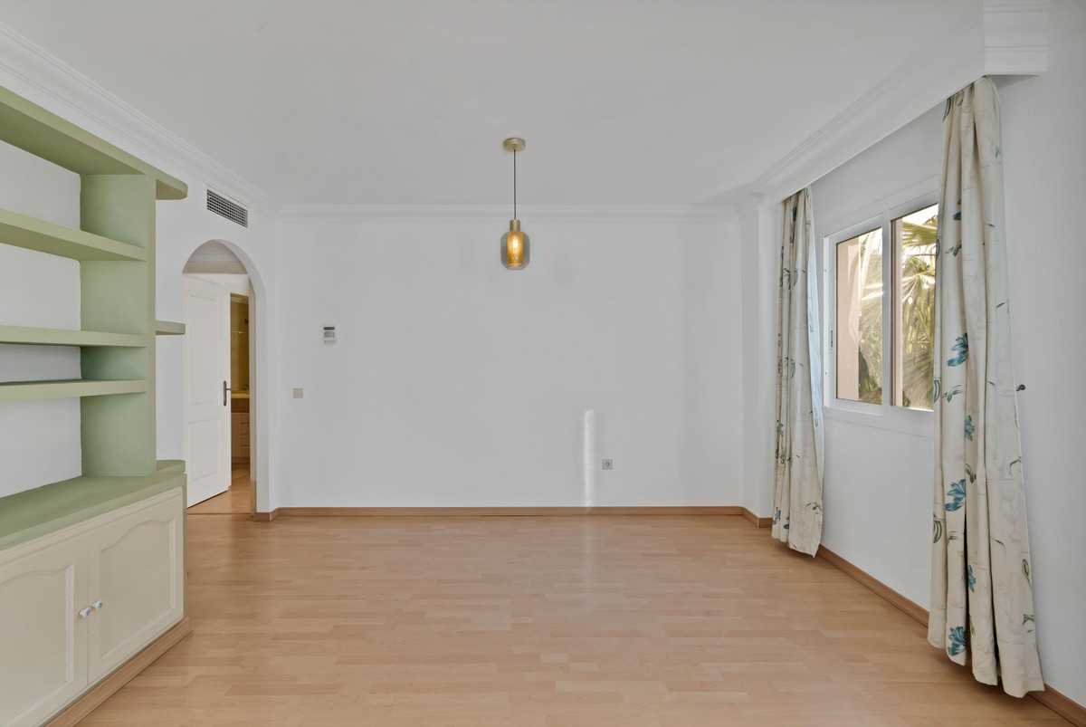 Se vende Apartamento Planta Media de 3 dormitorios en Costa Del Sol, Málaga, España