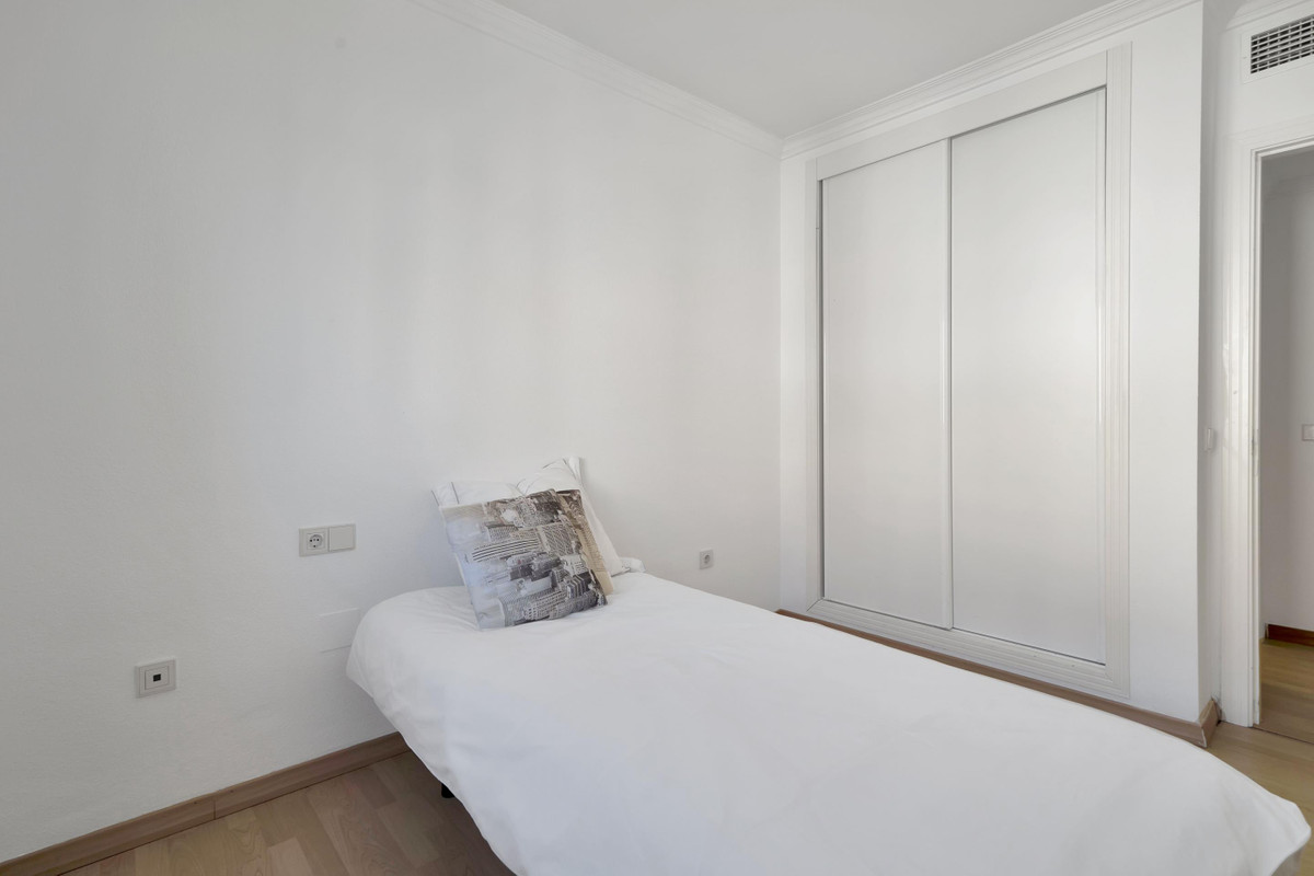 Se vende Apartamento Planta Media de 3 dormitorios en Costa Del Sol, Málaga, España