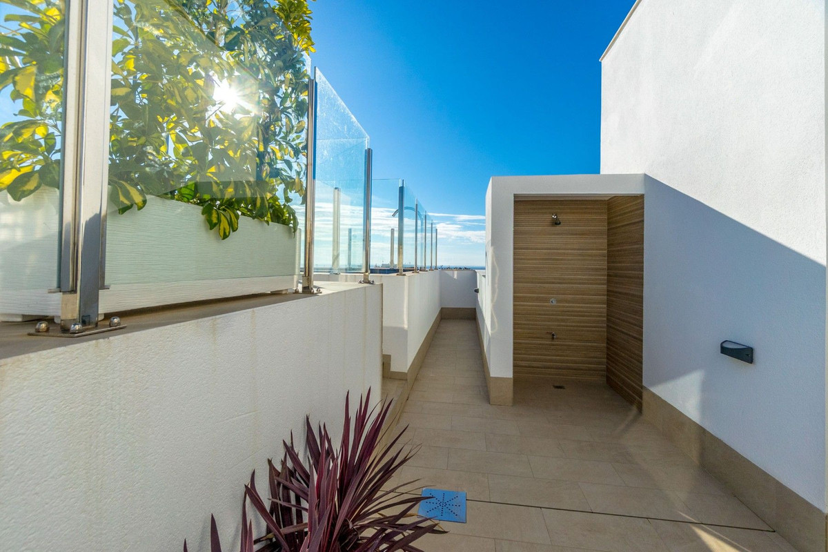Se vende Apartamento Planta Media de 2 dormitorios en Costa Blanca, Alicante, España