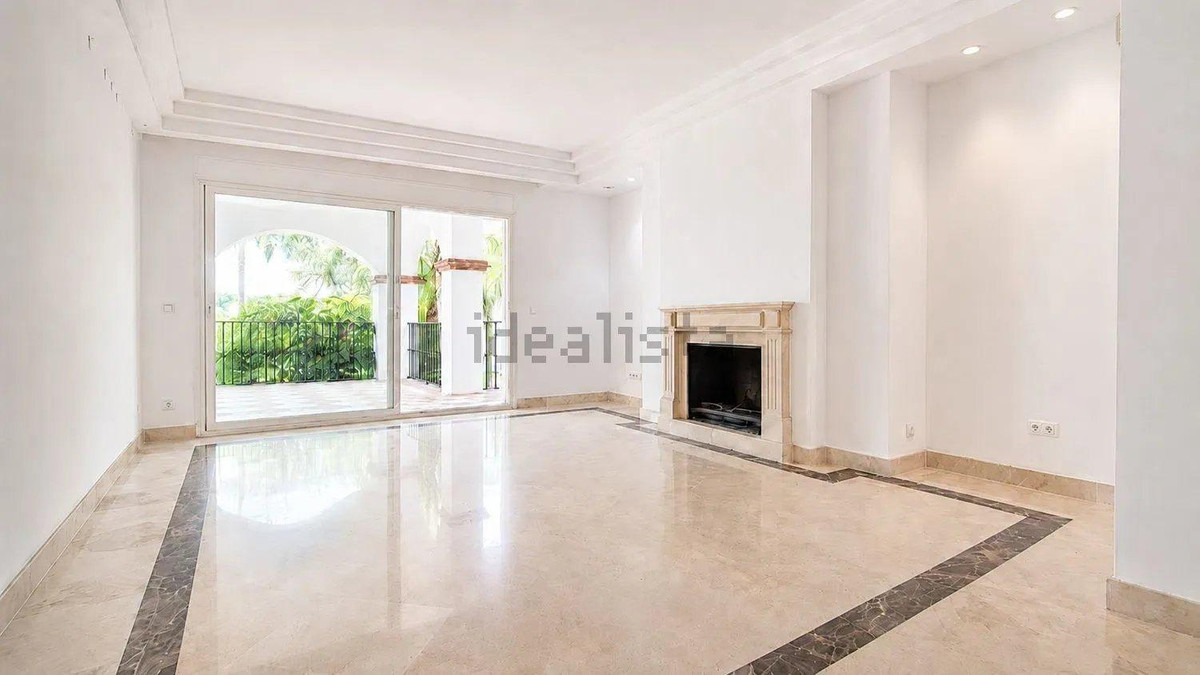 Se vende Apartamento Planta Baja de 3 dormitorios en Costa Del Sol, Málaga, España
