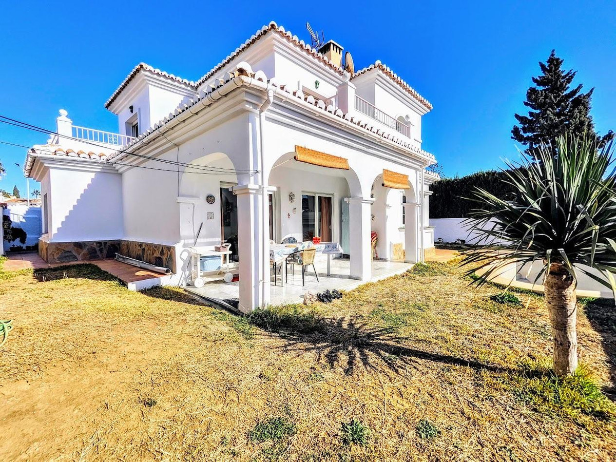 4 Bed Townhouse for sale in Benalmadena Costa Costa Del Sol, Málaga, Spain