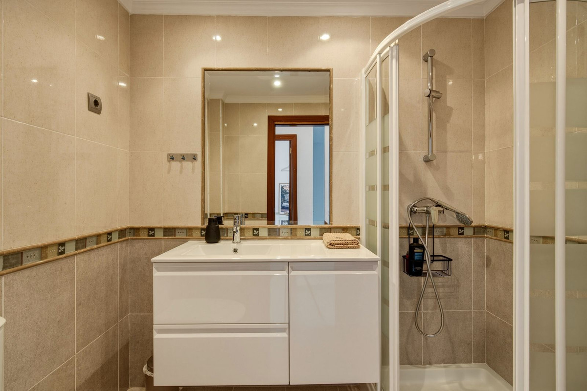 Se vende Adosada de 5 dormitorios en Costa Del Sol, Málaga, España