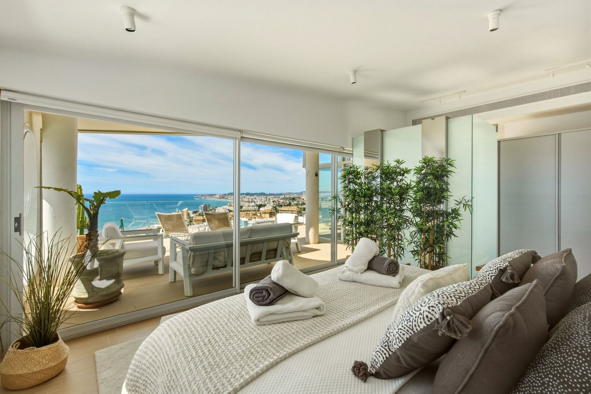 4 Bed Apartment for sale in Fuengirola Costa Del Sol, Málaga, Spain