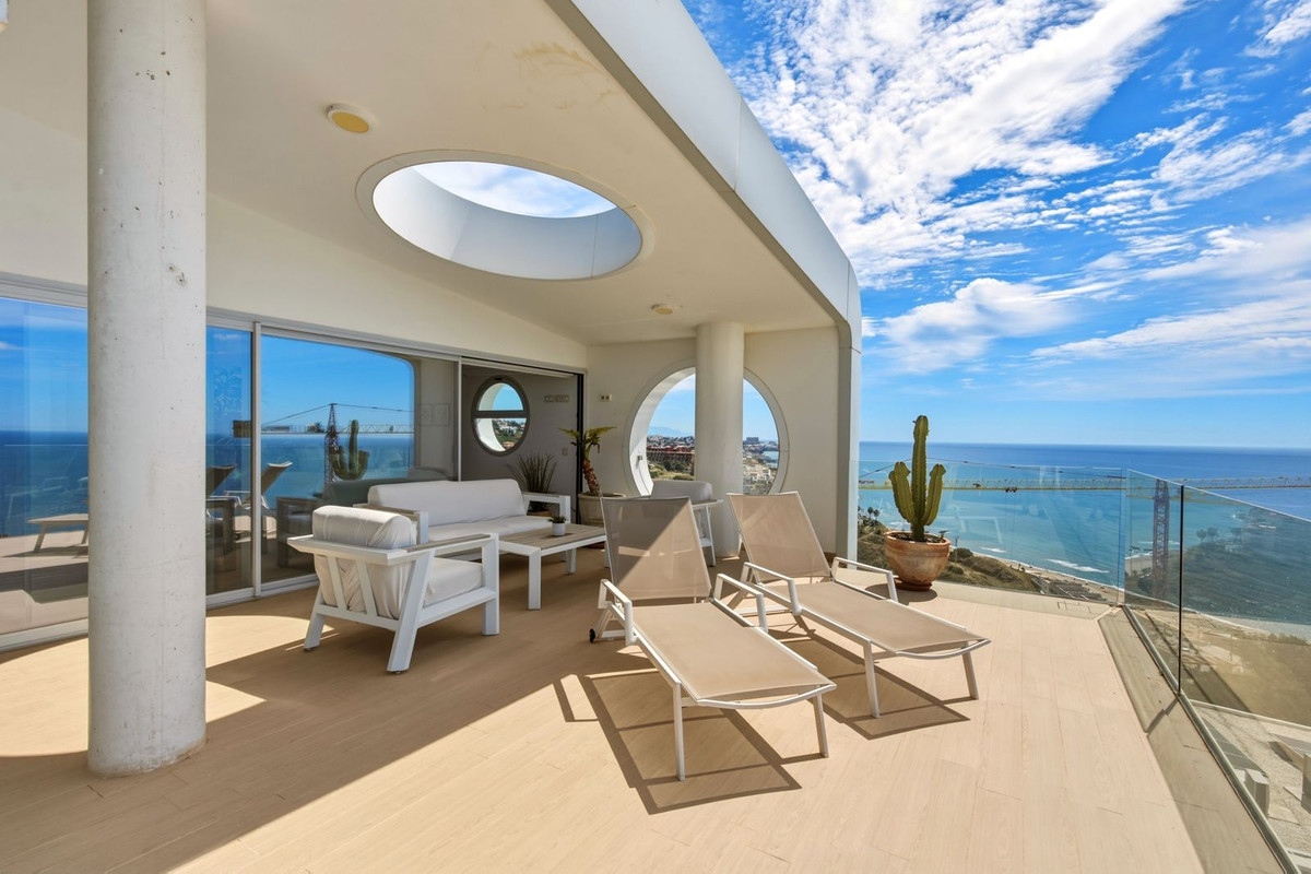 4 Bed Apartment for sale in Fuengirola Costa Del Sol, Málaga, Spain