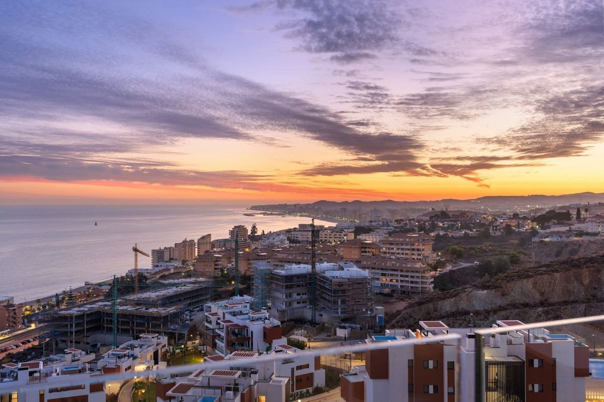 4 Bed Apartment for sale in Fuengirola Costa Del Sol, Málaga, Spain