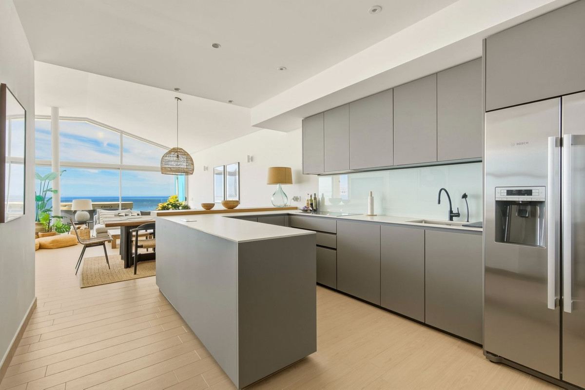 4 Bed Apartment for sale in Fuengirola Costa Del Sol, Málaga, Spain