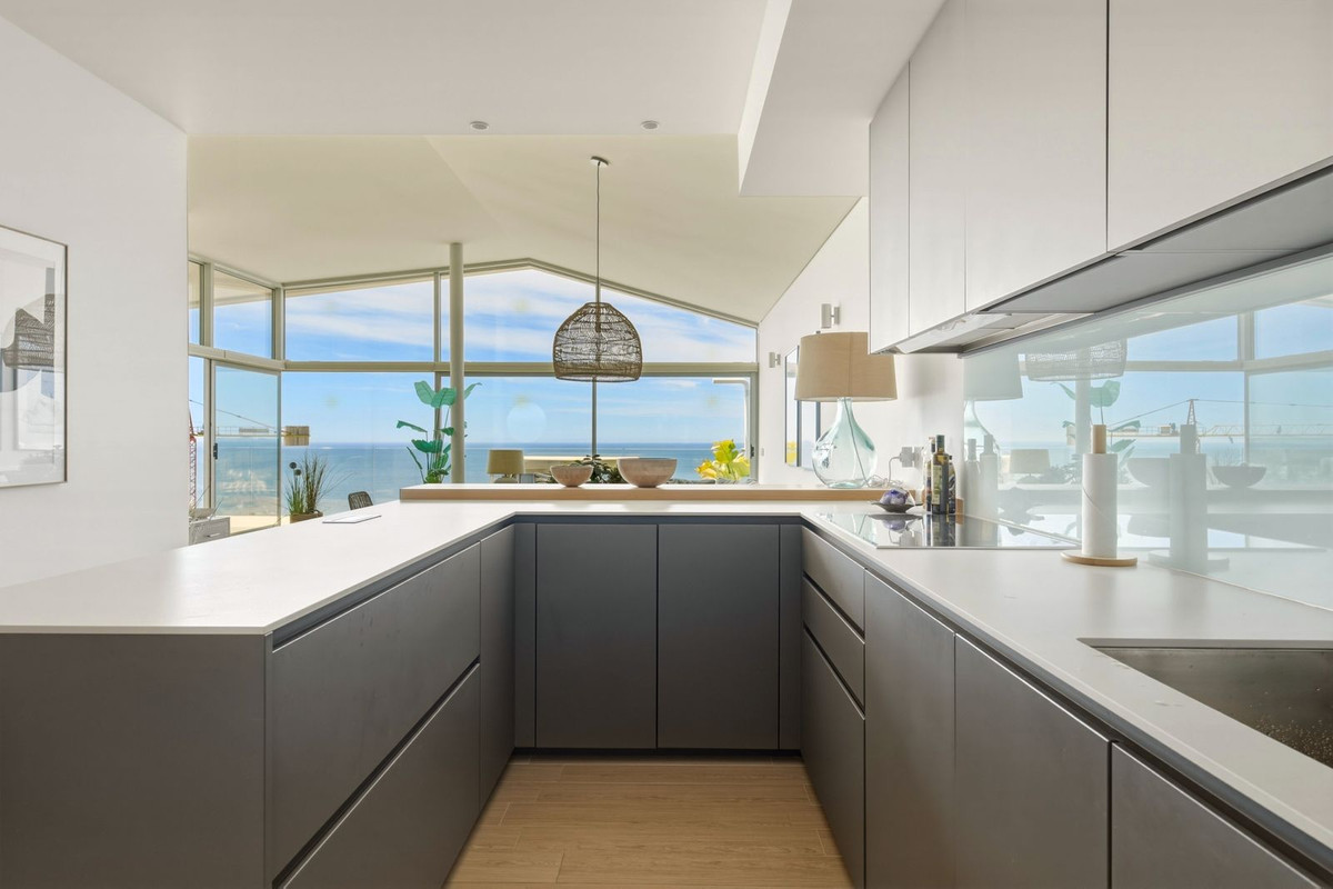 4 Bed Apartment for sale in Fuengirola Costa Del Sol, Málaga, Spain