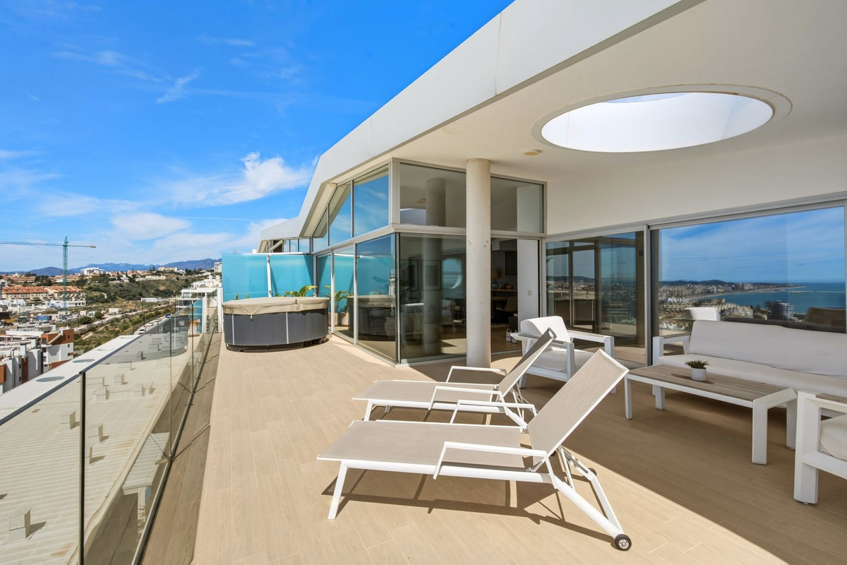 4 Bed Apartment for sale in Fuengirola Costa Del Sol, Málaga, Spain