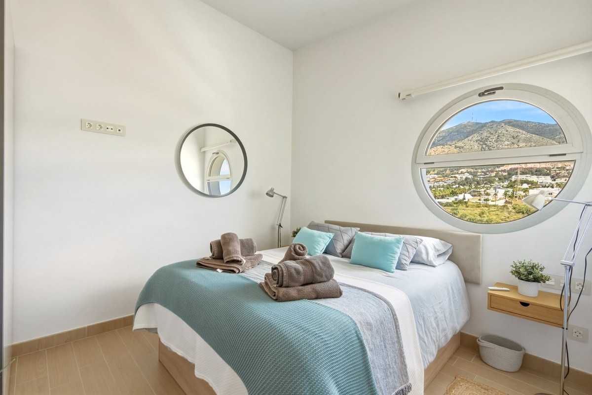 4 Bed Apartment for sale in Fuengirola Costa Del Sol, Málaga, Spain