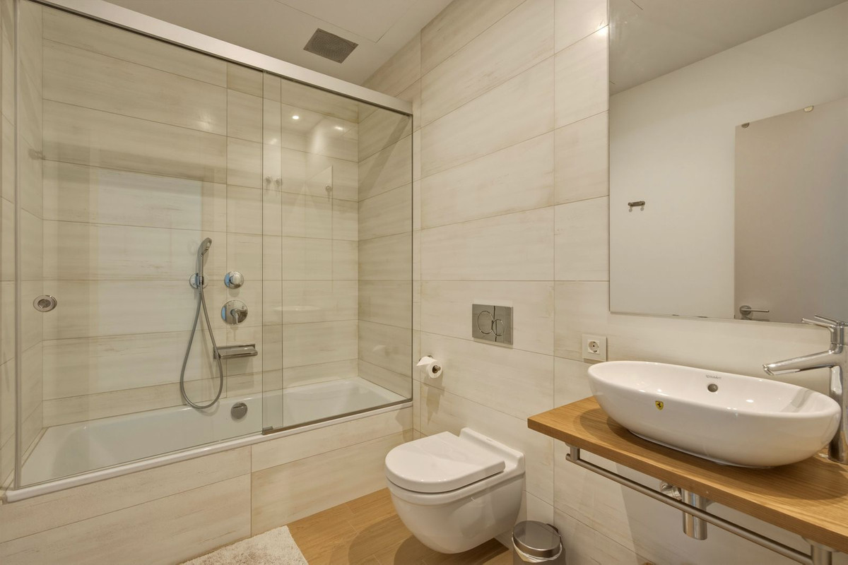 4 Bed Apartment for sale in Fuengirola Costa Del Sol, Málaga, Spain