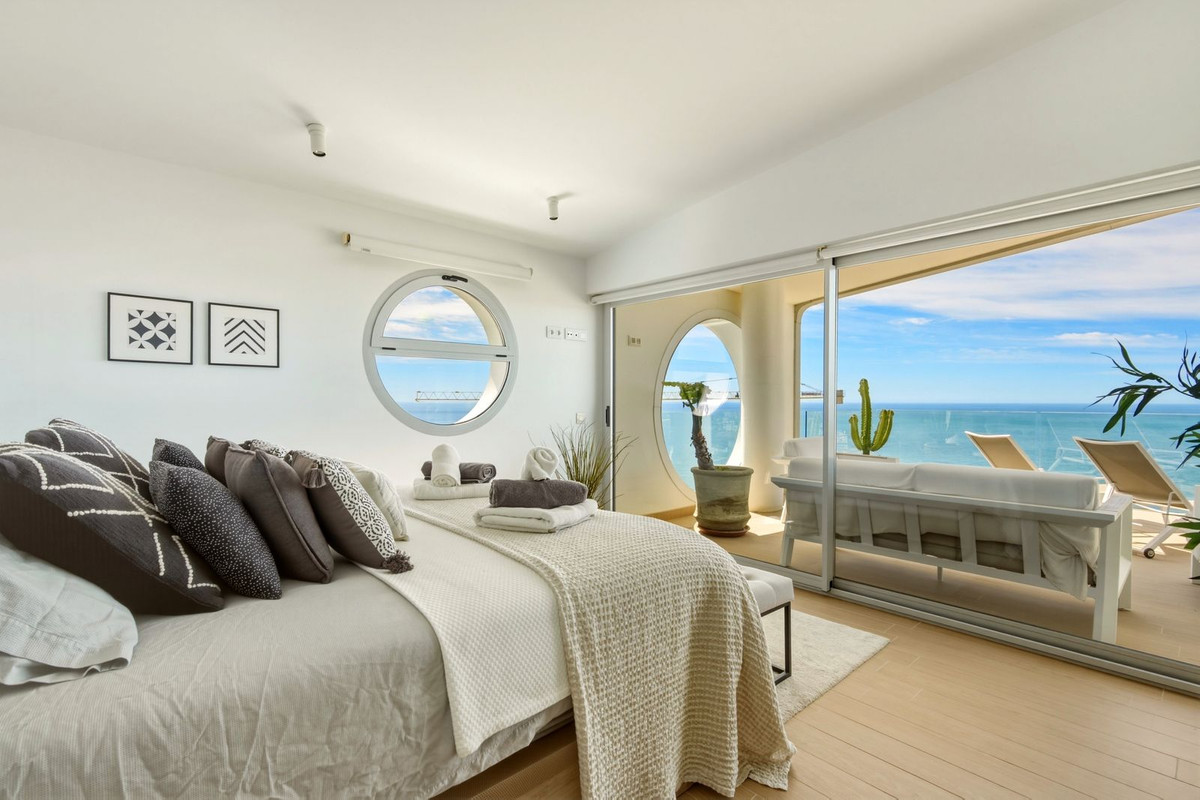 4 Bed Apartment for sale in Fuengirola Costa Del Sol, Málaga, Spain