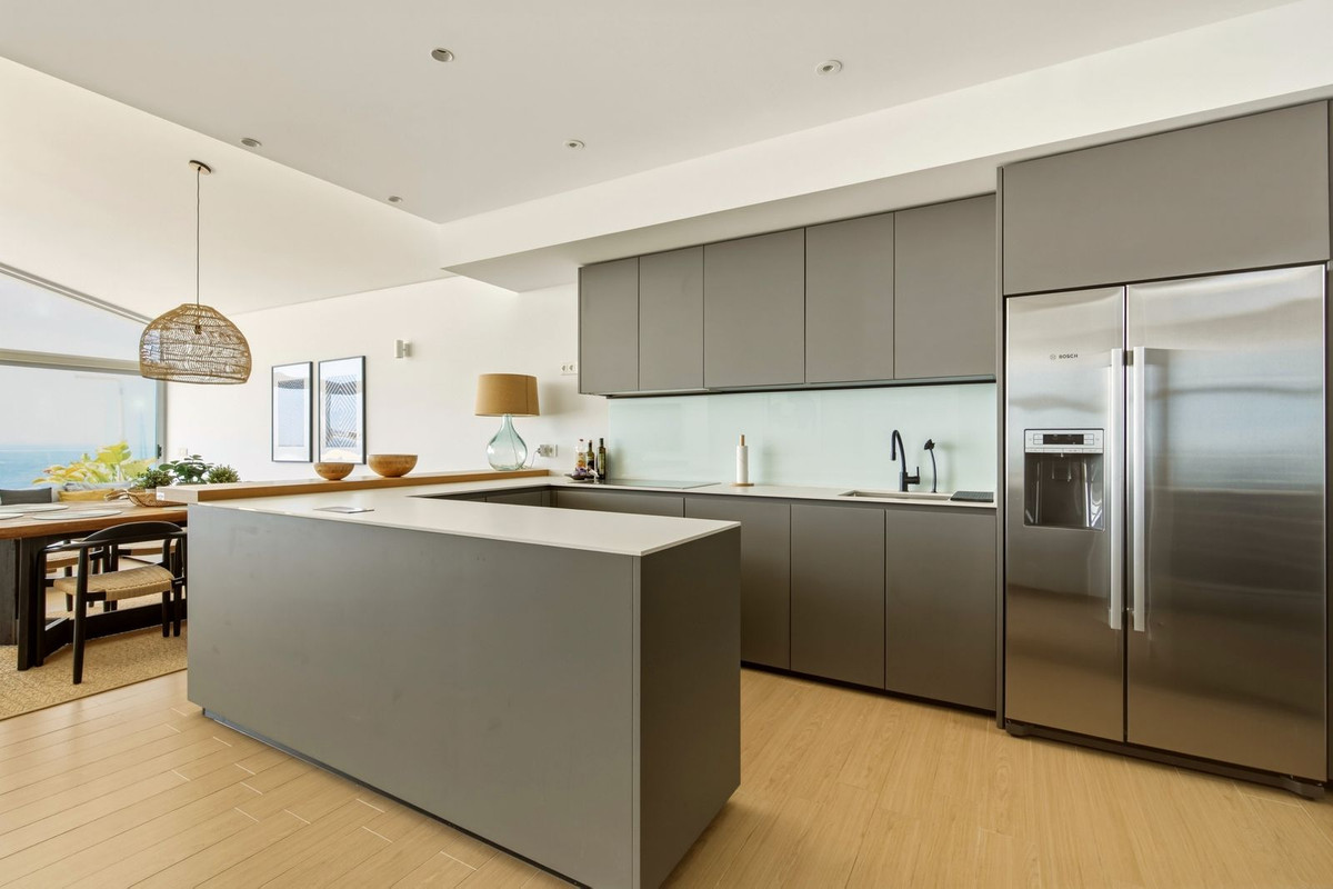4 Bed Apartment for sale in Fuengirola Costa Del Sol, Málaga, Spain