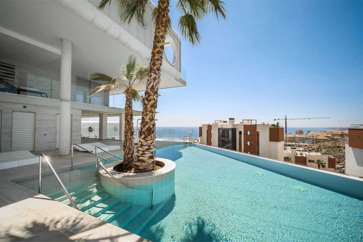 4 Bed Apartment for sale in Fuengirola Costa Del Sol, Málaga, Spain