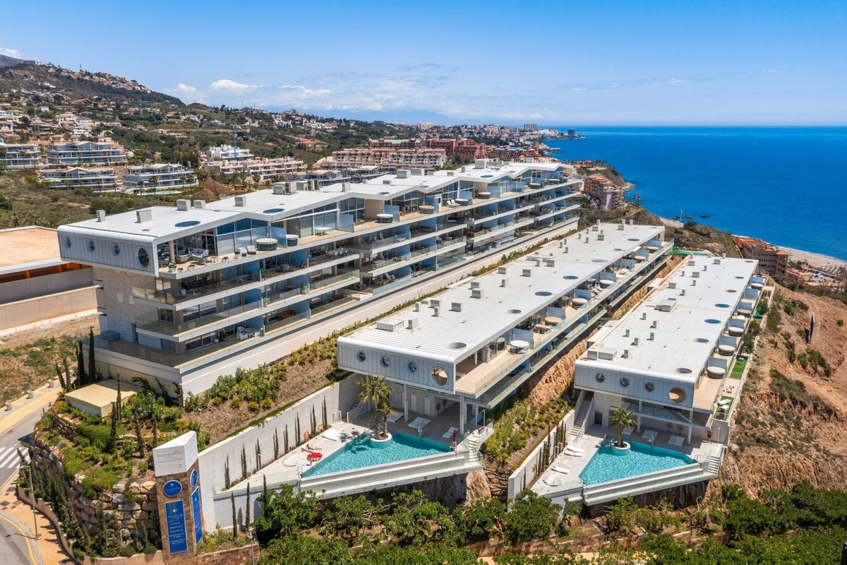 4 Bed Apartment for sale in Fuengirola Costa Del Sol, Málaga, Spain