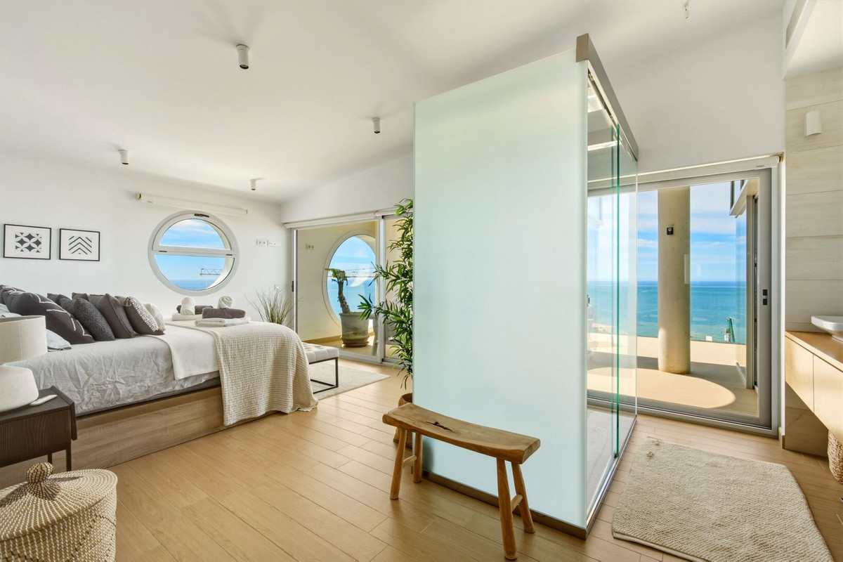 4 Bed Apartment for sale in Fuengirola Costa Del Sol, Málaga, Spain