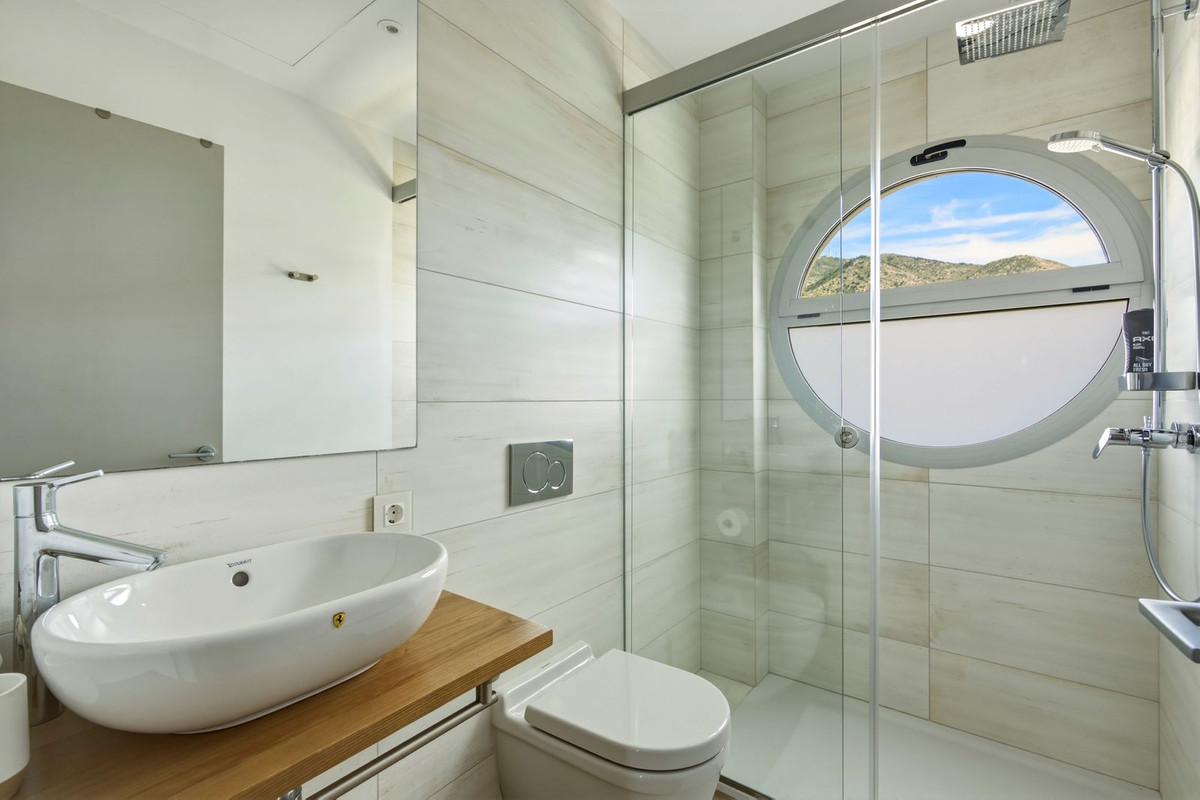 4 Bed Apartment for sale in Fuengirola Costa Del Sol, Málaga, Spain