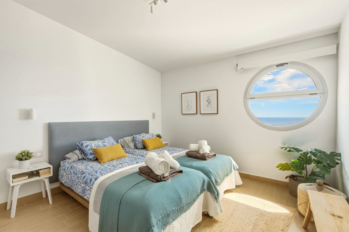 4 Bed Apartment for sale in Fuengirola Costa Del Sol, Málaga, Spain