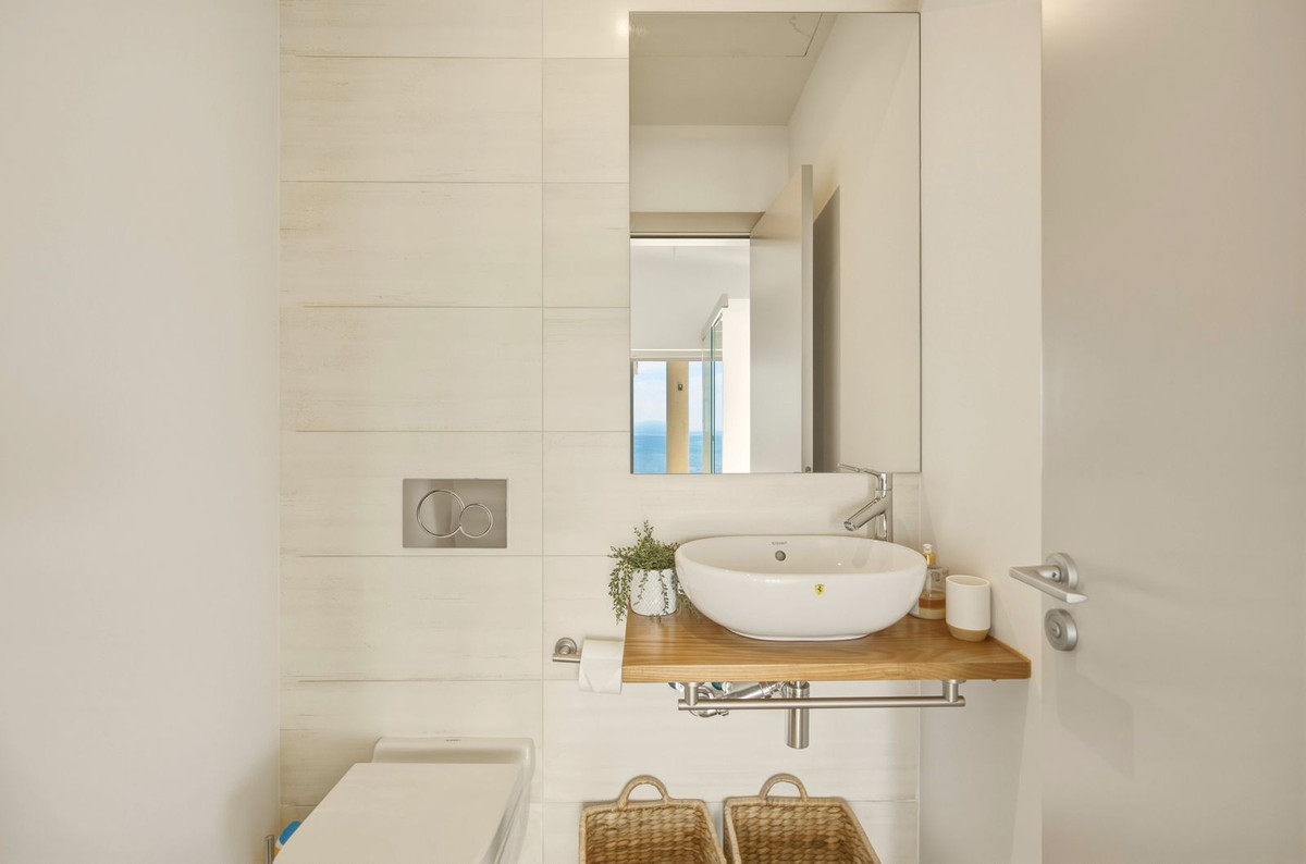 4 Bed Apartment for sale in Fuengirola Costa Del Sol, Málaga, Spain