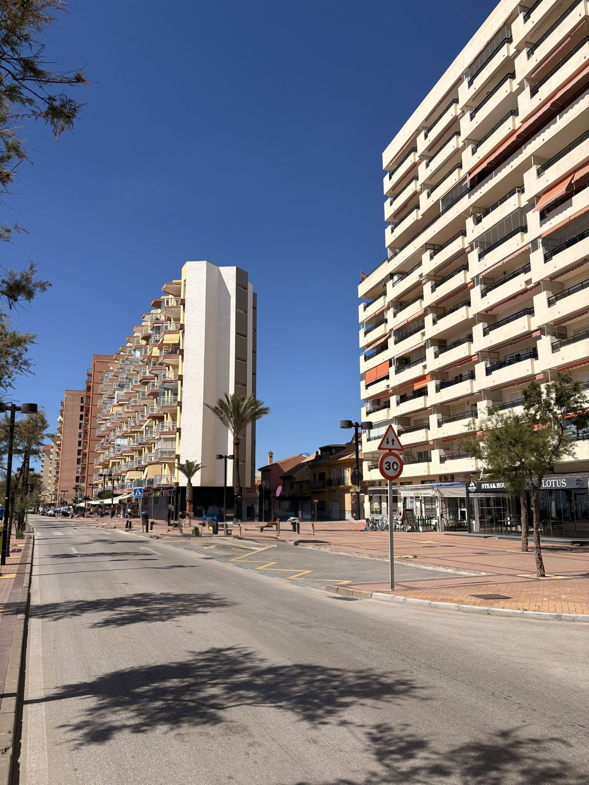 2 Bed Apartment for sale in Fuengirola Costa Del Sol, Málaga, Spain
