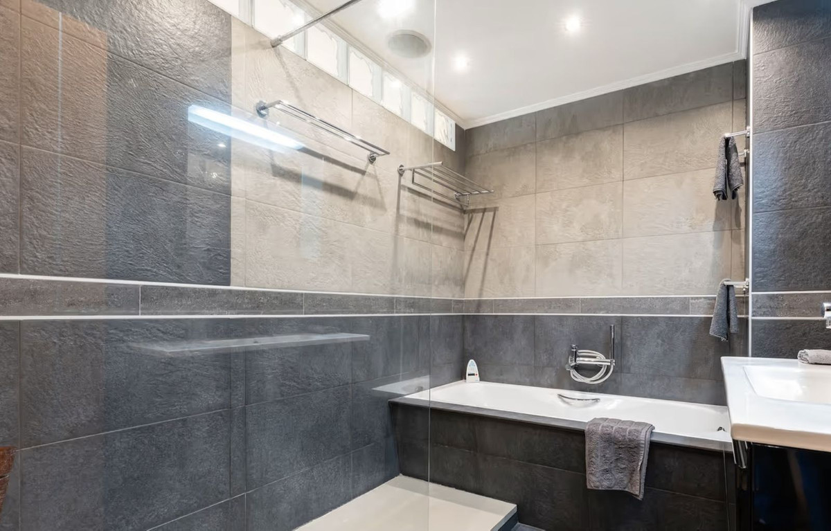 2 Bed Apartment for sale in Fuengirola Costa Del Sol, Málaga, Spain