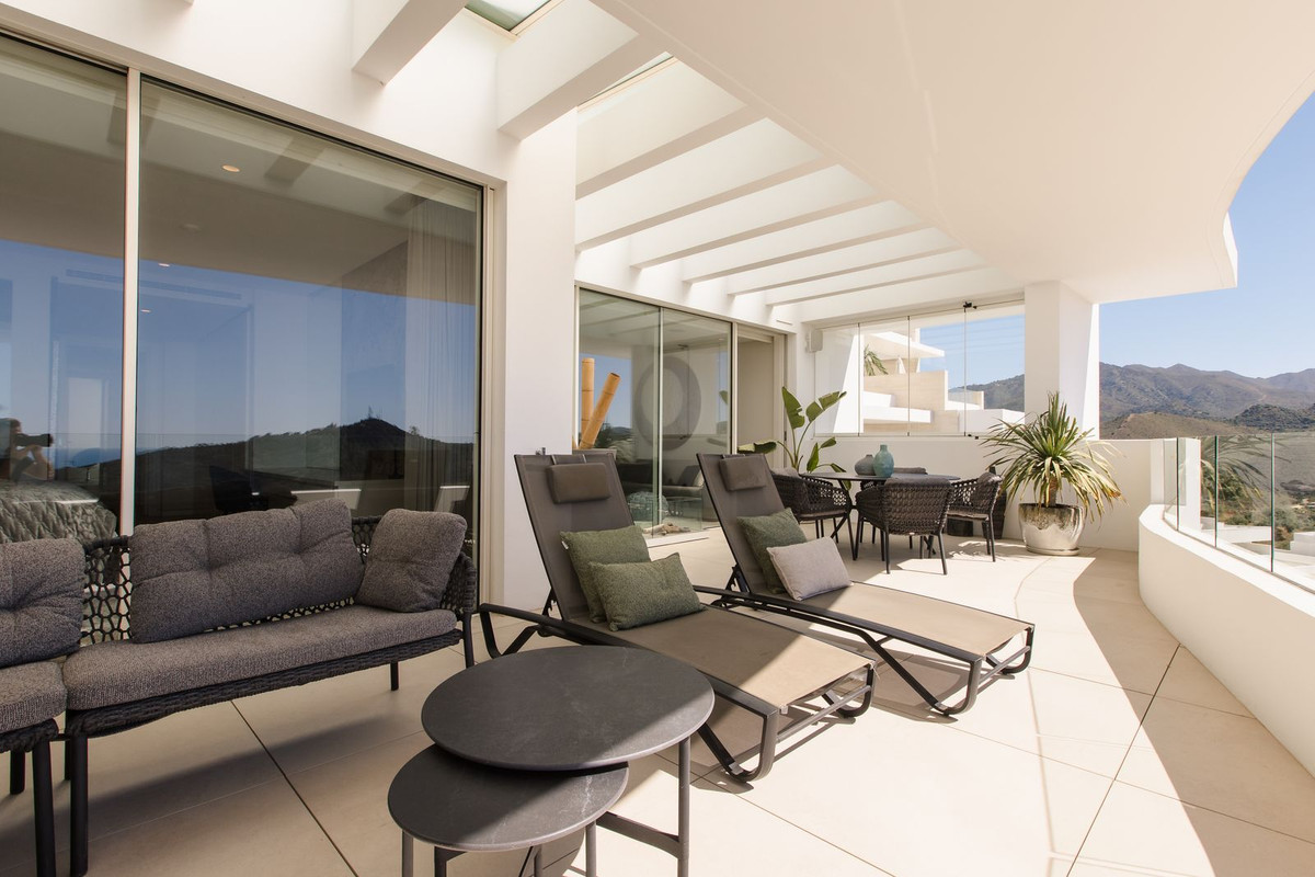 3 Bed Apartment for sale in Marbella Costa Del Sol, Málaga, Spain
