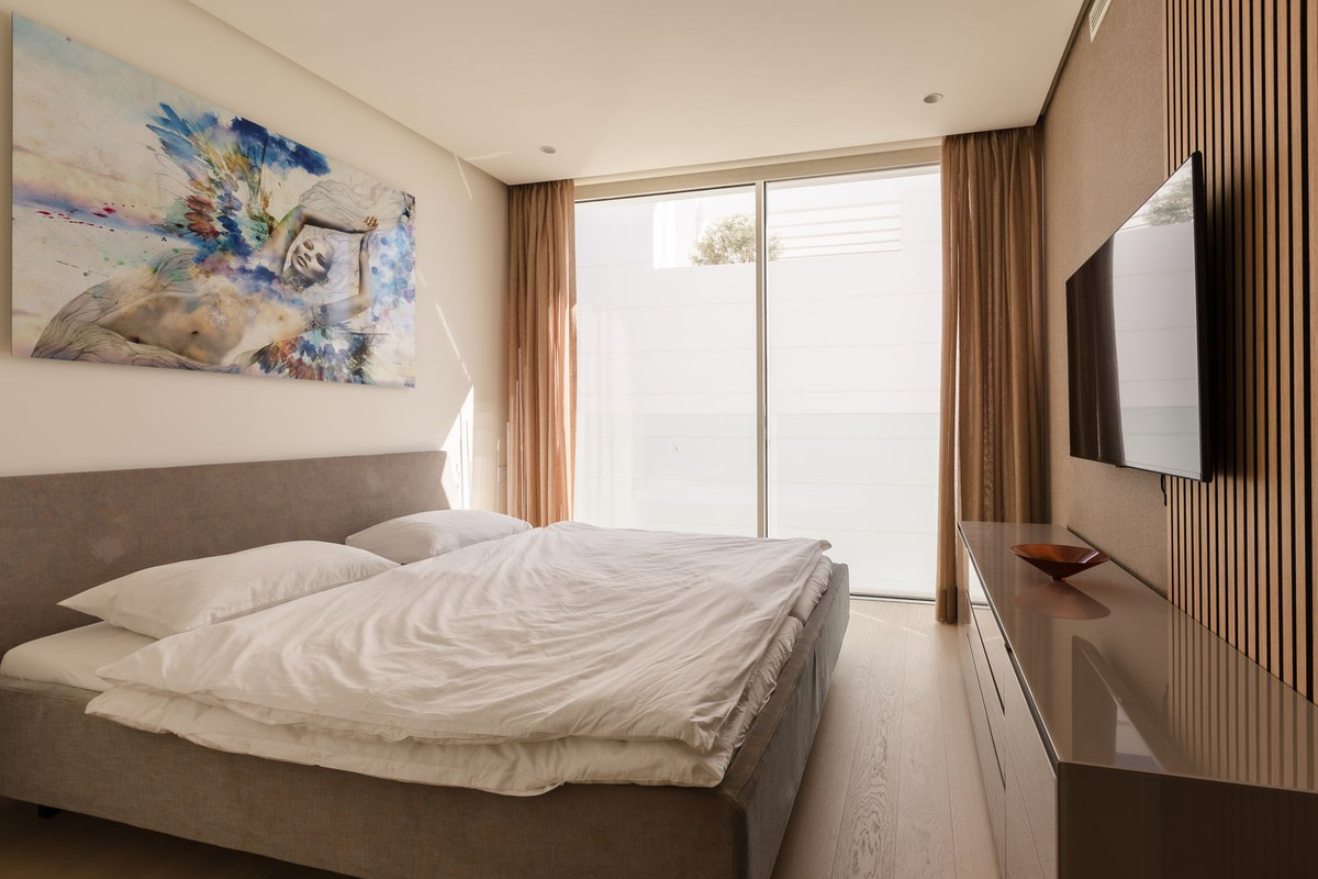 3 Bed Apartment for sale in Marbella Costa Del Sol, Málaga, Spain