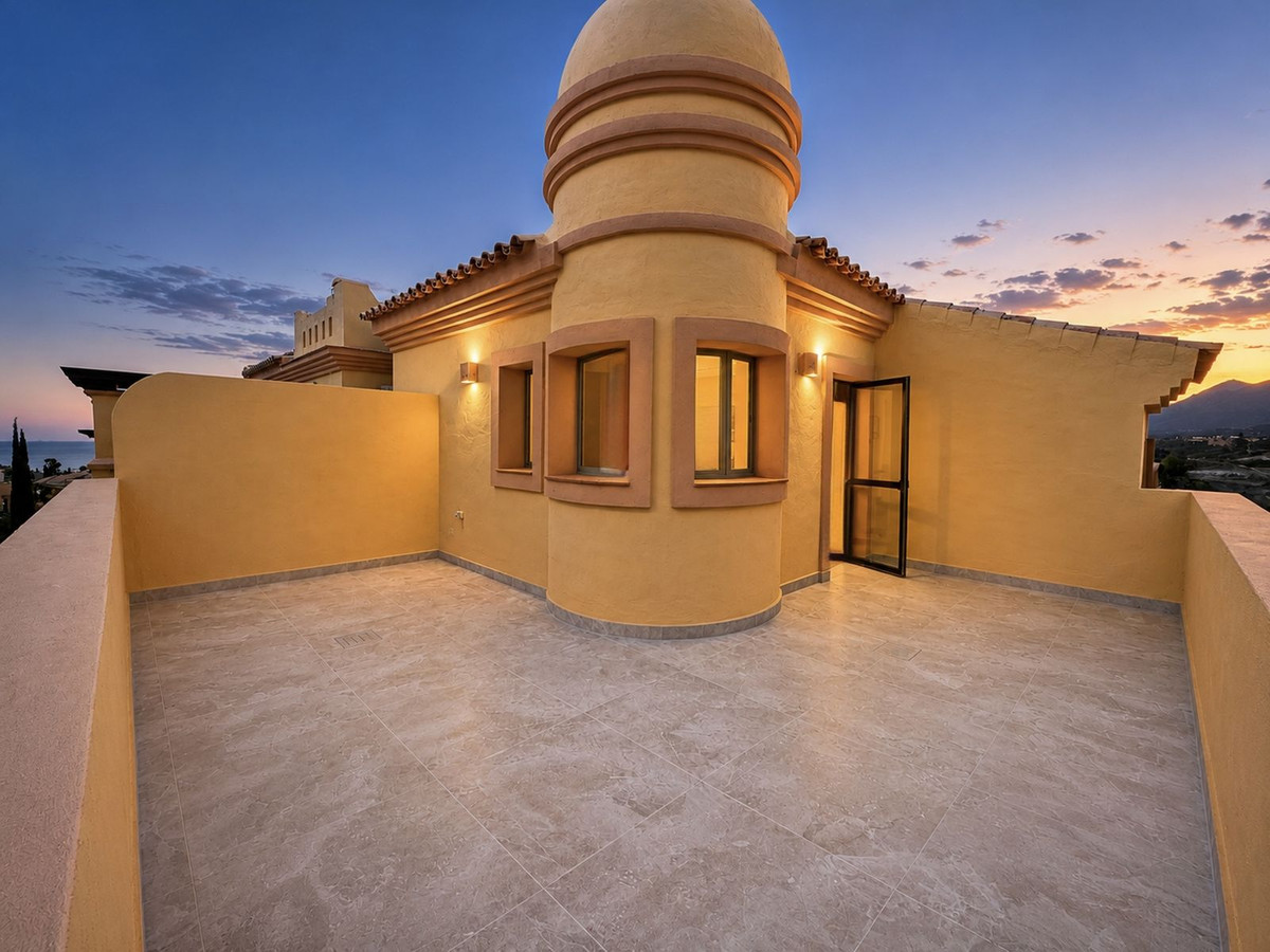 3 Bed Apartment for sale in Los Flamingos Costa Del Sol, Málaga, Spain