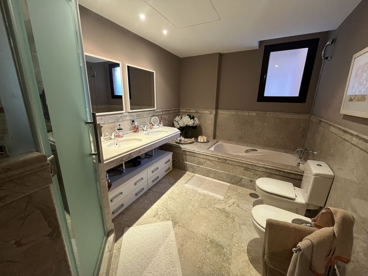 Se vende Apartamento Planta Baja de 3 dormitorios en Costa Del Sol, Málaga, España
