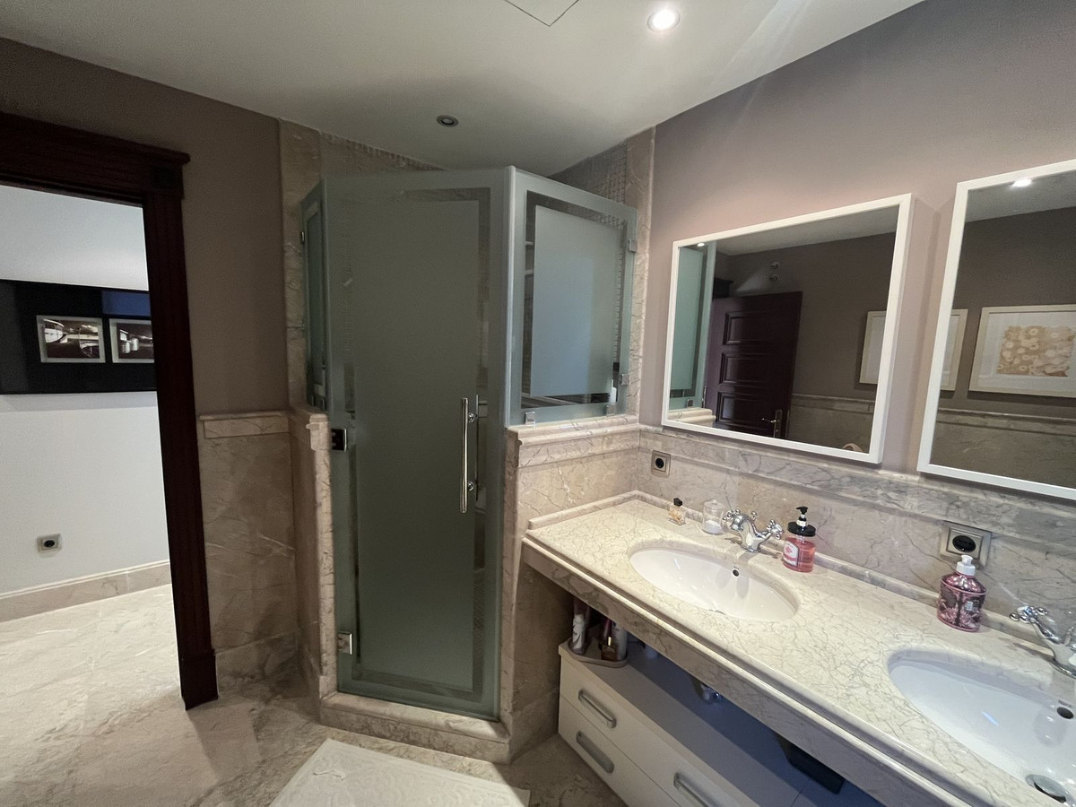 Se vende Apartamento Planta Baja de 3 dormitorios en Costa Del Sol, Málaga, España