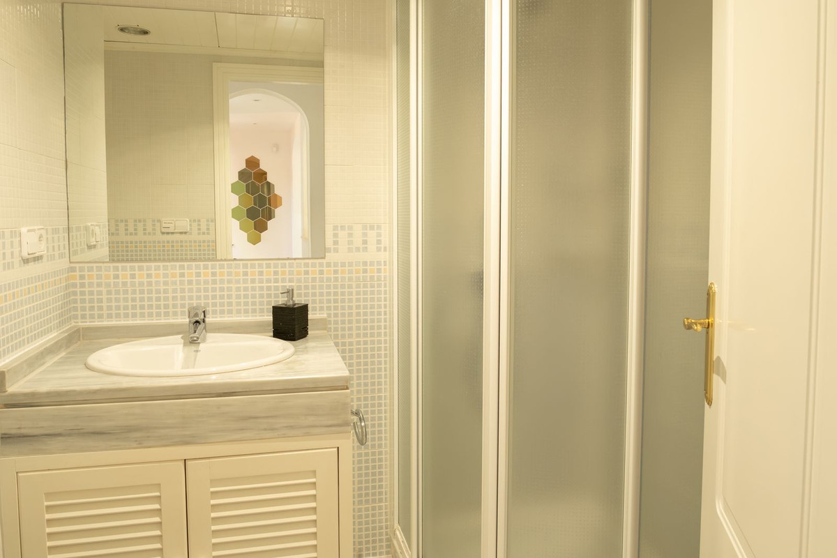 Se vende Apartamento Planta Media de 3 dormitorios en Costa Del Sol, Málaga, España