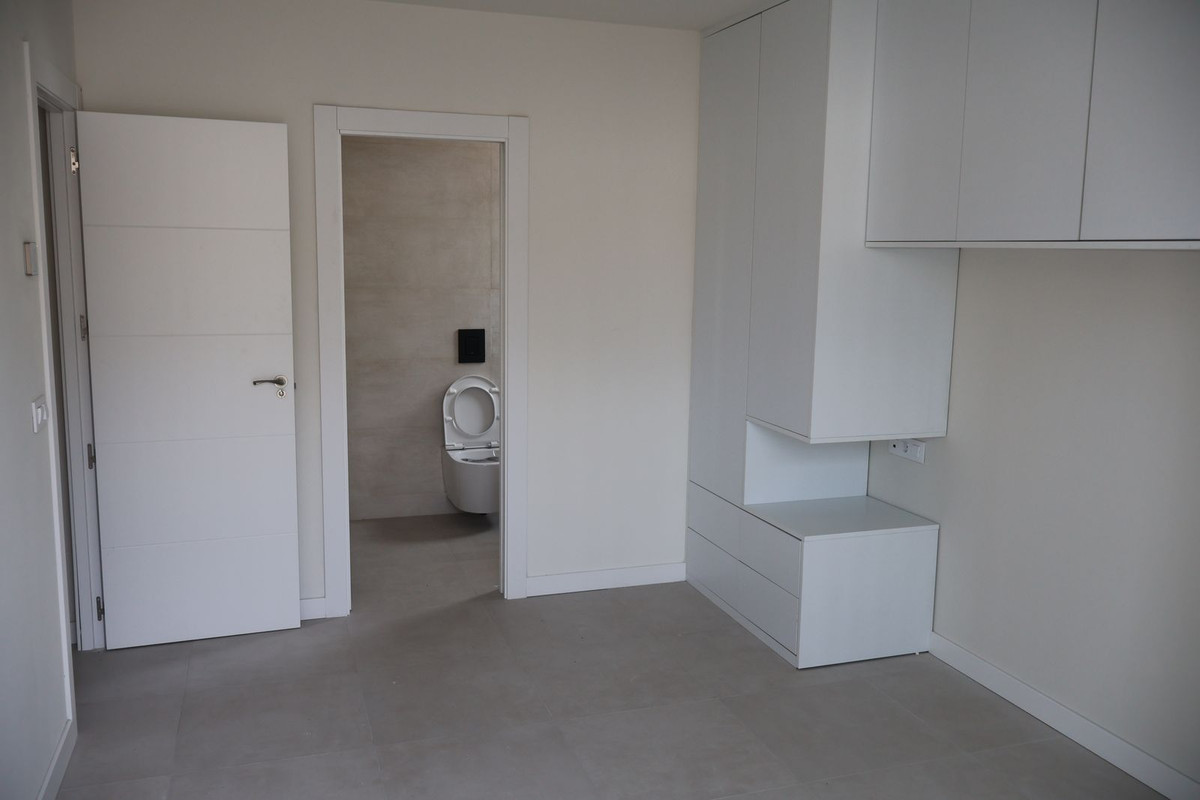 2 Bed Apartment for sale in Estepona Costa Del Sol, Málaga, Spain